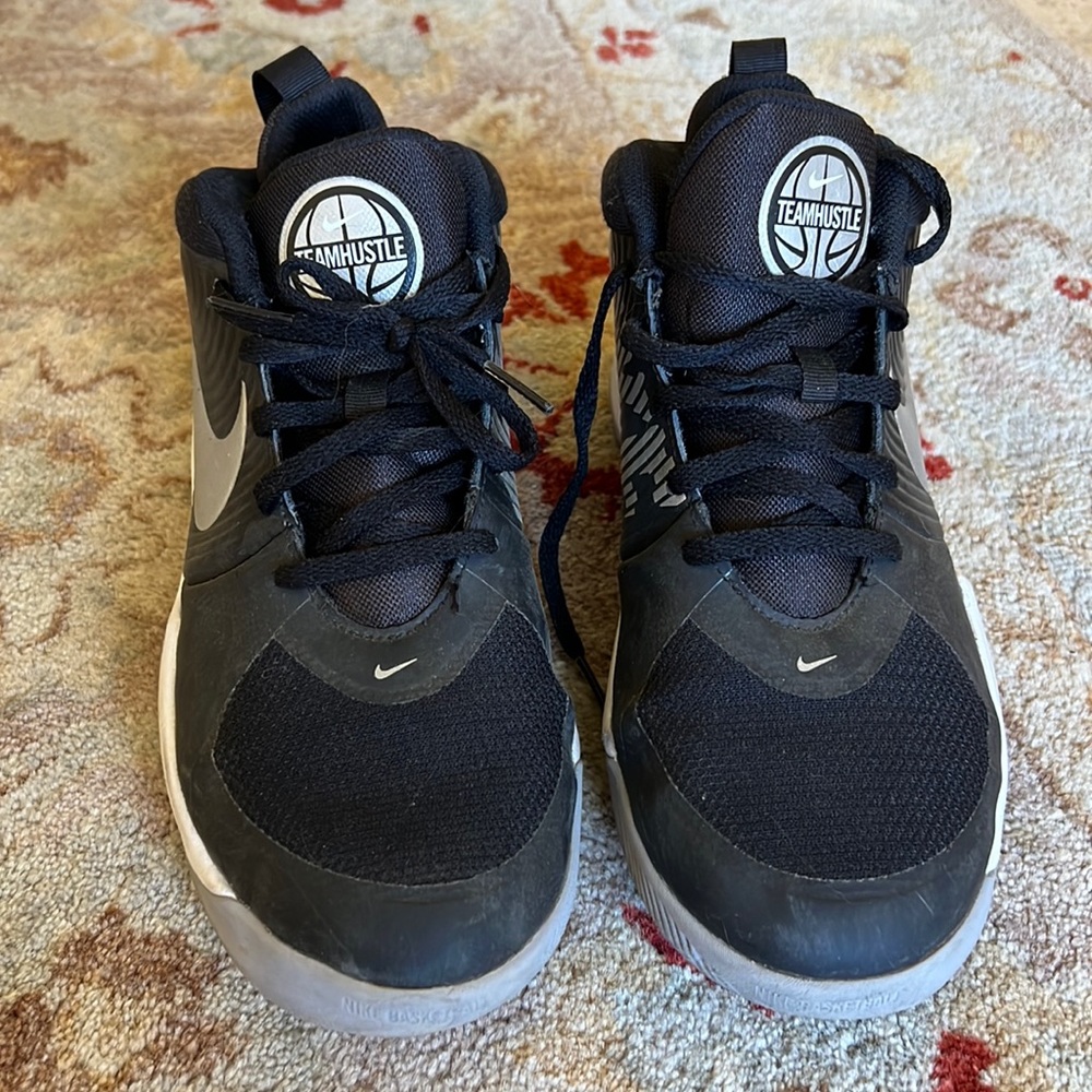 Women Nike Basketball Shoe size 5.5 Black